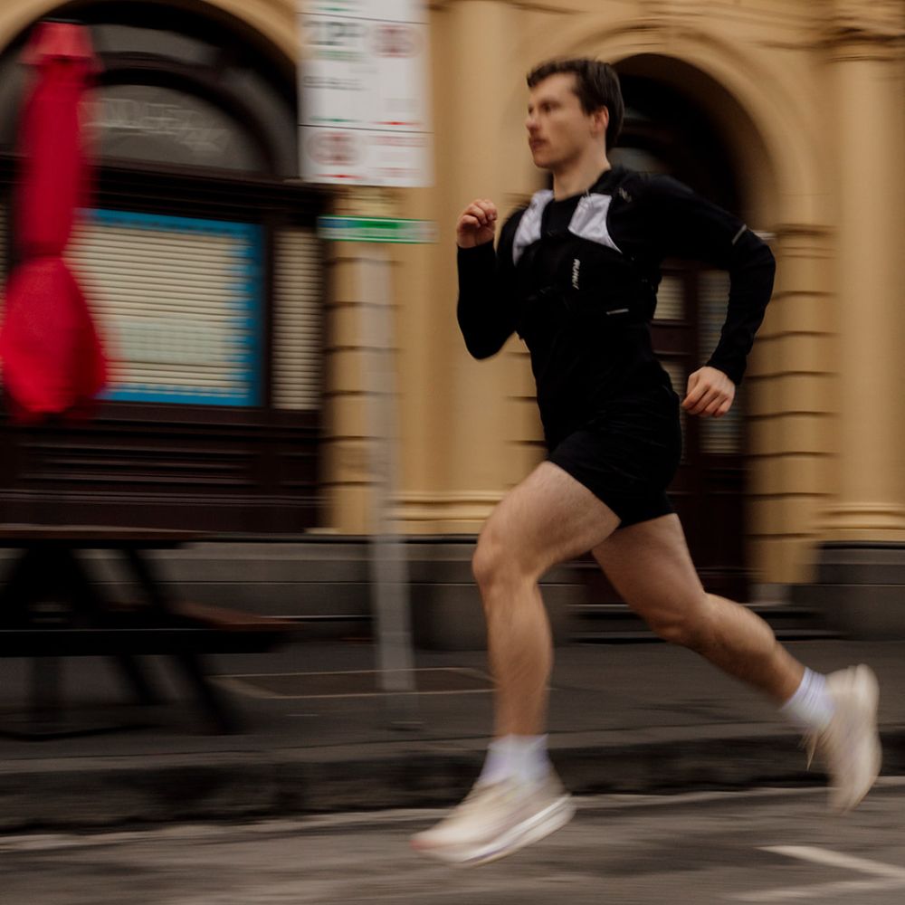 R200 AERO RUNNING VEST | BLACK/WHITE