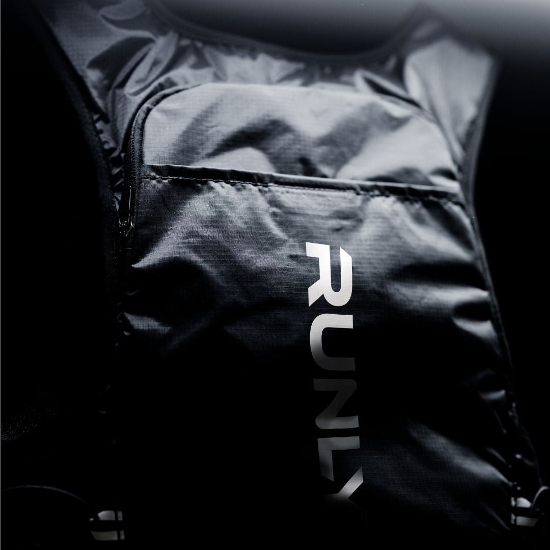 [PRE-ORDER] HYDRATION VEST | RUNLY R700 | BLACK WHITE